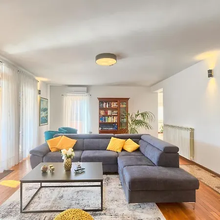 Mit Privatpool Fuer 14 Personen Ca 480 Qm In Pula-fondole, Istrien Istrische Riviera *